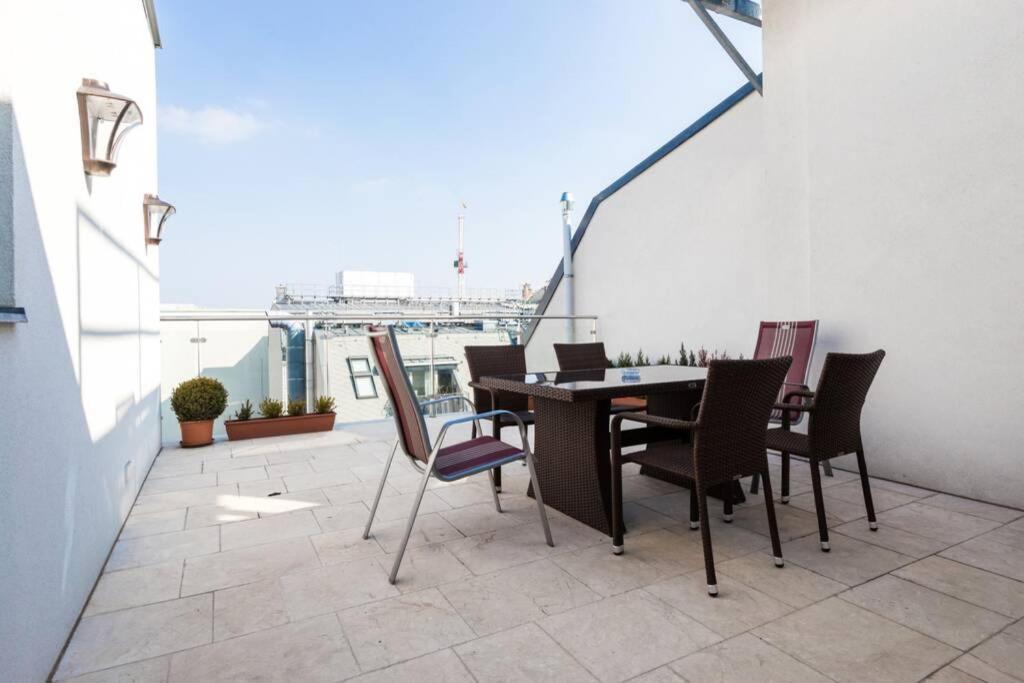 Appartamento Grosses Penthouse #12 Mit Terrasse Und Aussicht Vienna Esterno foto