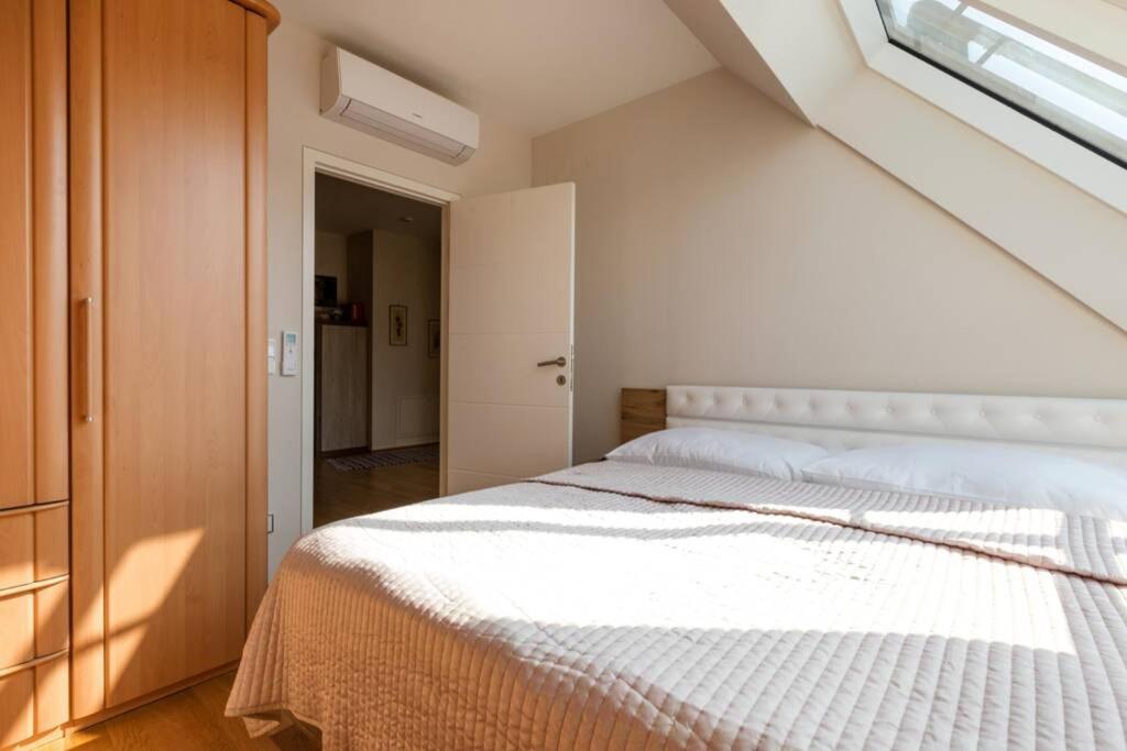 Appartamento Grosses Penthouse #12 Mit Terrasse Und Aussicht Vienna Esterno foto