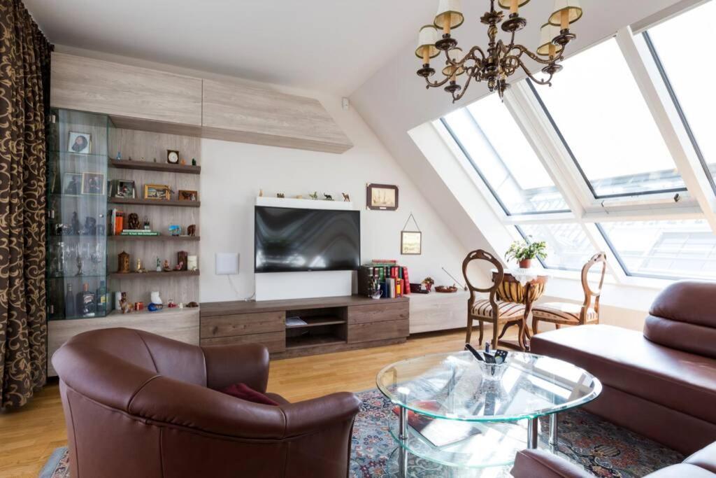 Appartamento Grosses Penthouse #12 Mit Terrasse Und Aussicht Vienna Esterno foto