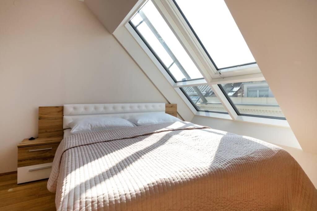 Appartamento Grosses Penthouse #12 Mit Terrasse Und Aussicht Vienna Esterno foto