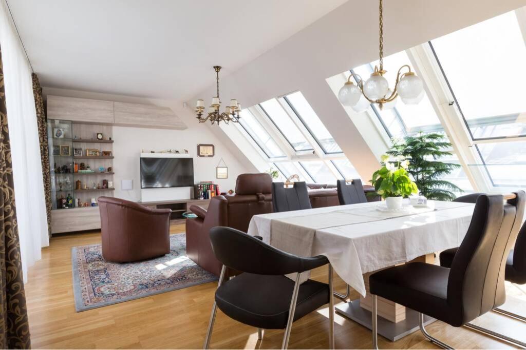 Appartamento Grosses Penthouse #12 Mit Terrasse Und Aussicht Vienna Esterno foto