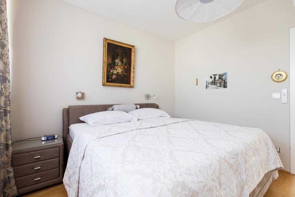 Appartamento Grosses Penthouse #12 Mit Terrasse Und Aussicht Vienna Esterno foto