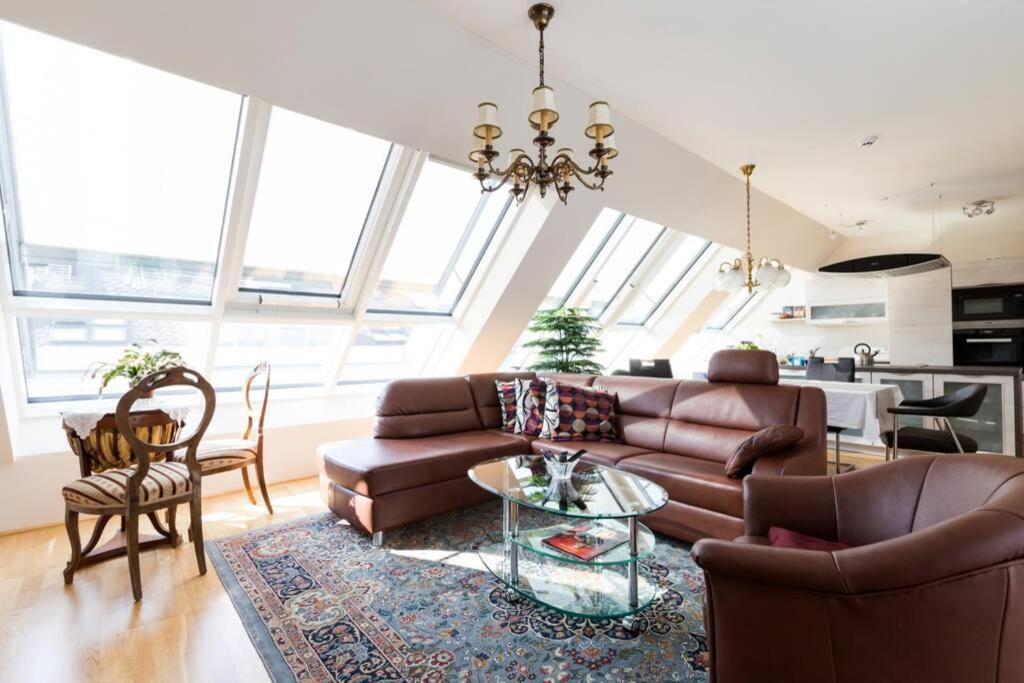 Appartamento Grosses Penthouse #12 Mit Terrasse Und Aussicht Vienna Esterno foto