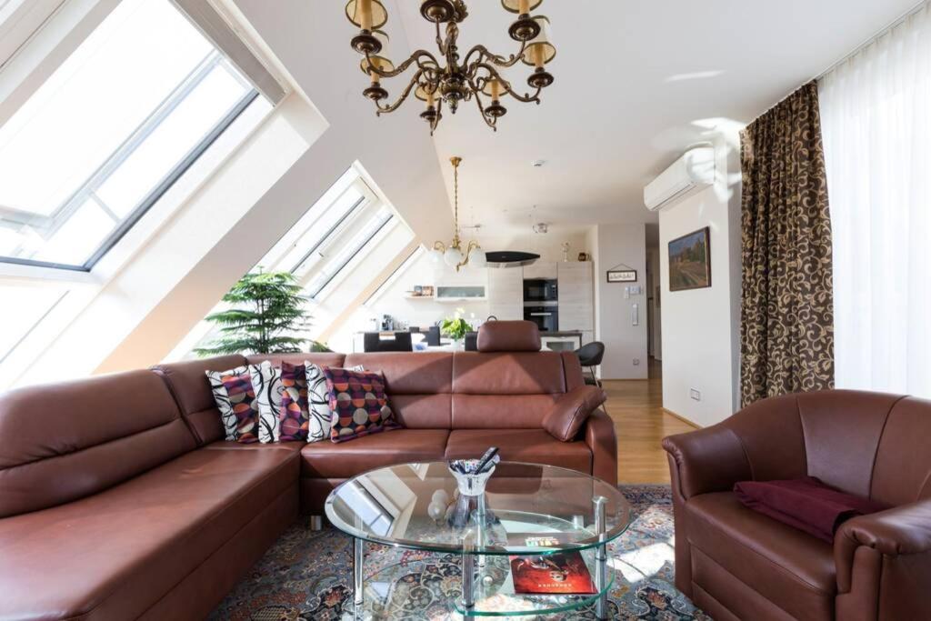 Appartamento Grosses Penthouse #12 Mit Terrasse Und Aussicht Vienna Esterno foto