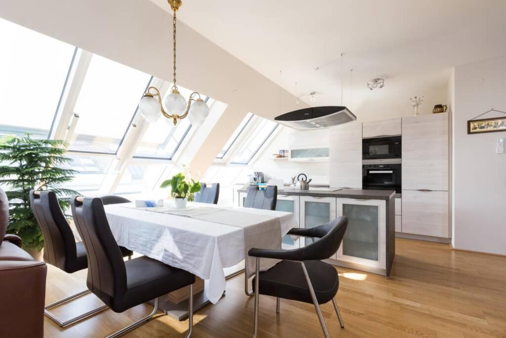 Appartamento Grosses Penthouse #12 Mit Terrasse Und Aussicht Vienna Esterno foto